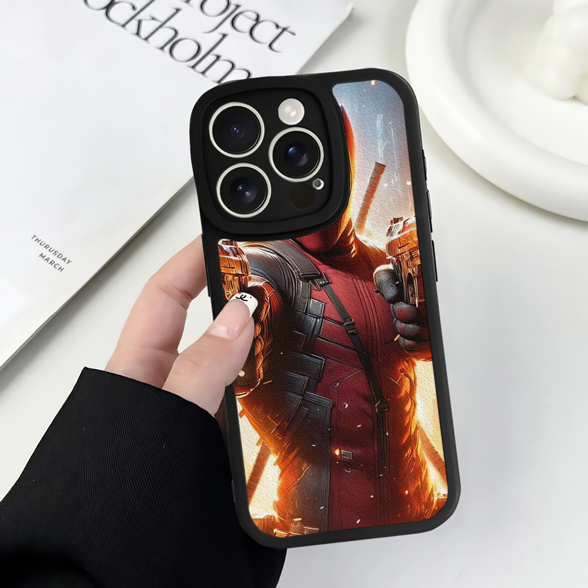 （画像用） Deadpool デッドプール 【iPhone 16シリーズ対応】シリコンスマホケース（レザー調） 材質：シリコン